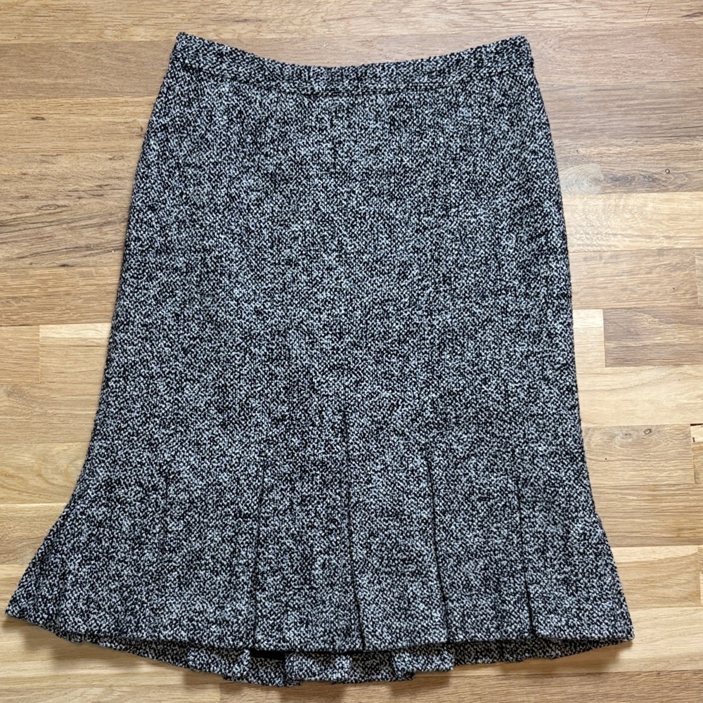 LOFT Wool Tweed Black and Cream A-Line Skirt with Pleated Hemline Women’s 0